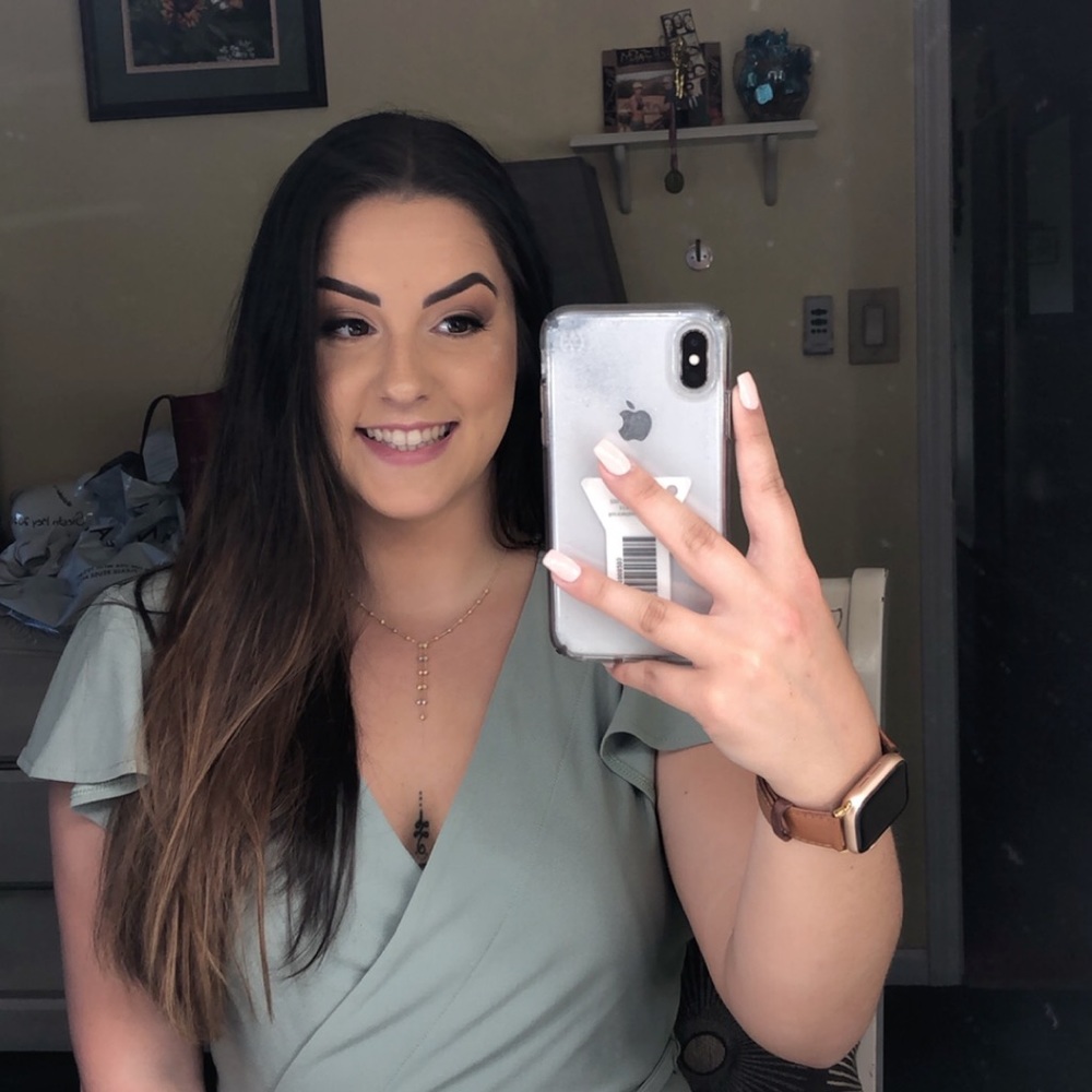 Meet your Posher, Alexis